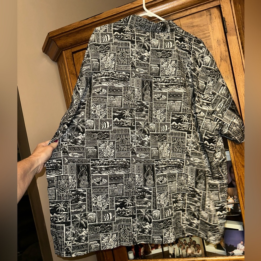 Mens Black and White Patterned Hawaiian Cruise Party Shirt XXL. MUST BE BUNDLED